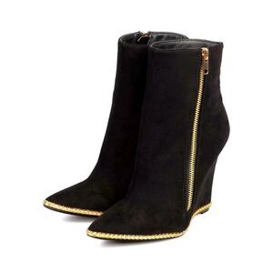 Women’s Faux Suede Pointy Toe Chain Trim Single Sole Wedge Bootie Size 8.5 EUC